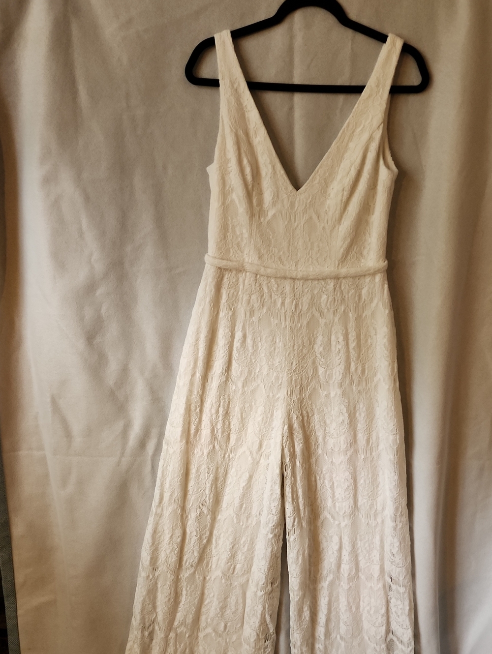 DB soft White Lace V-Neck Sleeveless Wide Leg Jumpsuit. Size 8.